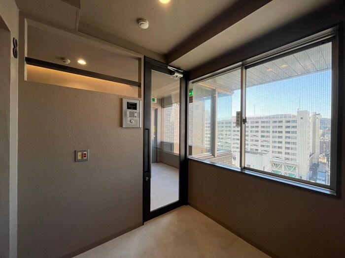 物件外観写真4　(エントランス部分)