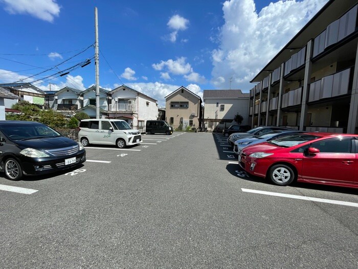 物件外観写真2　(駐車場)