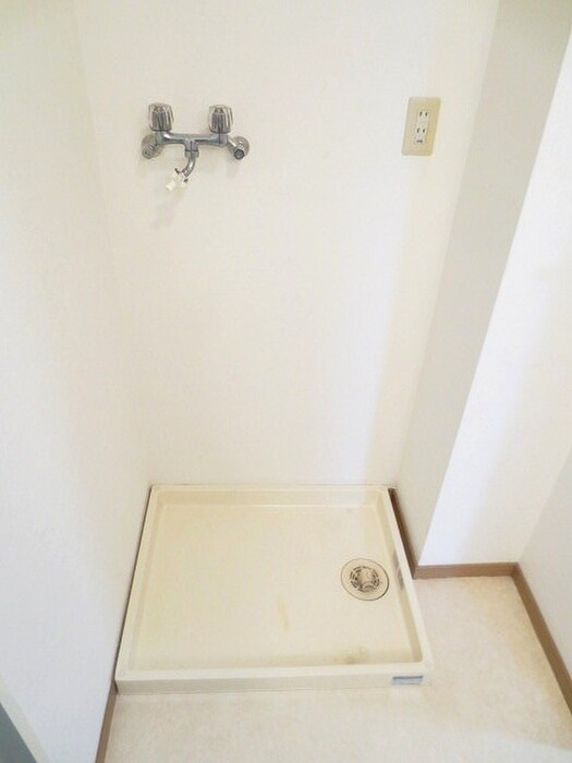 物件内観写真12　(洗濯機置場)