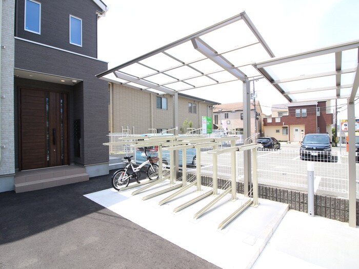 物件外観写真5　(駐輪場)
