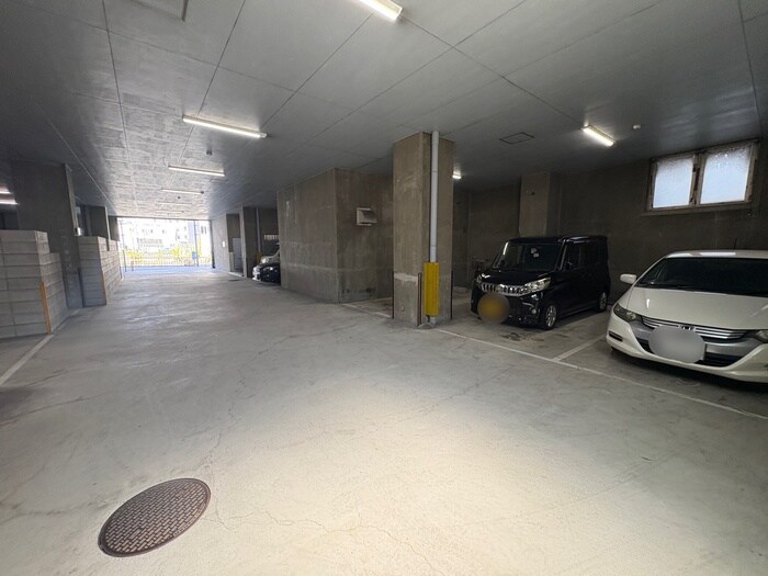 物件外観写真3　(駐車場)