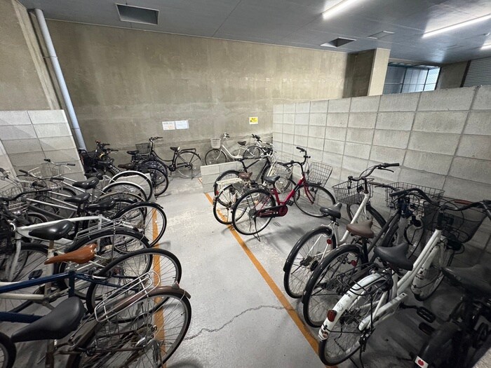 物件外観写真4　(駐輪場)