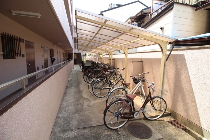 物件外観写真3　(駐輪場)