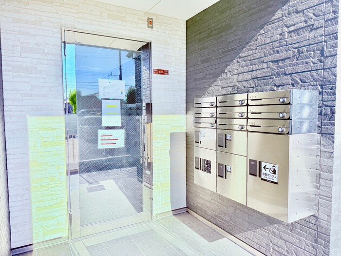 物件外観写真3　(エントランス部分)