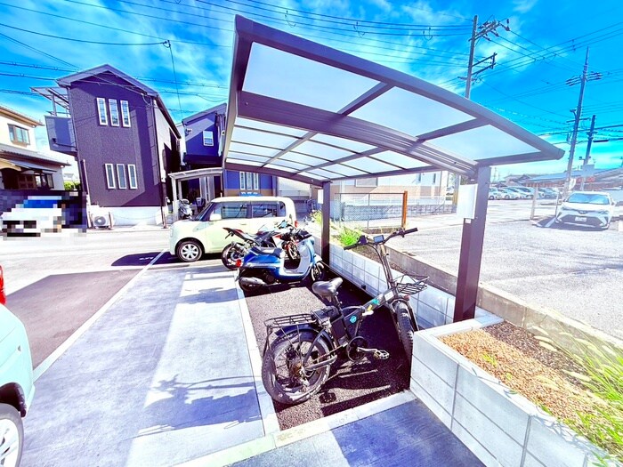 物件外観写真4　(駐輪場)