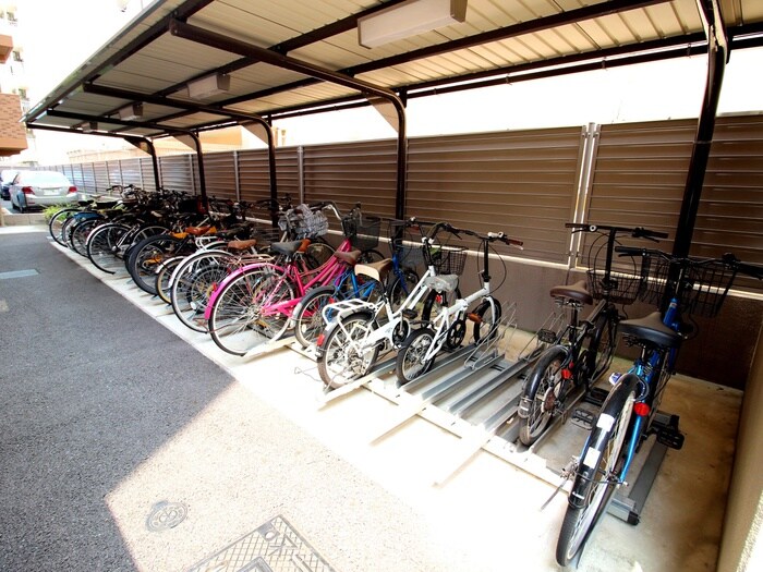 物件外観写真5　(駐輪場)