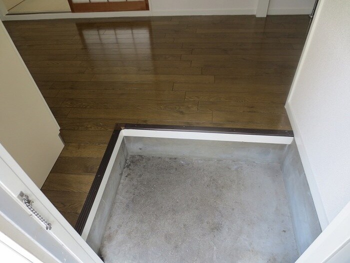 物件内観写真17　(玄関)