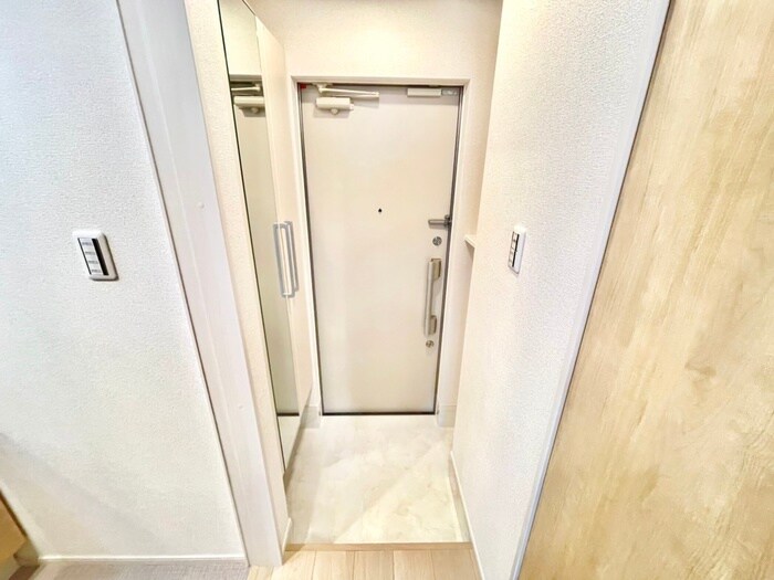 物件内観写真7　(玄関)
