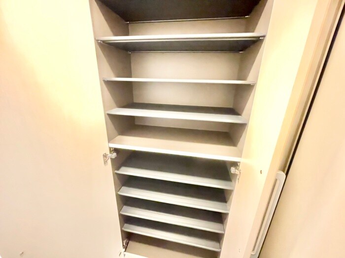 物件内観写真8　(靴箱)