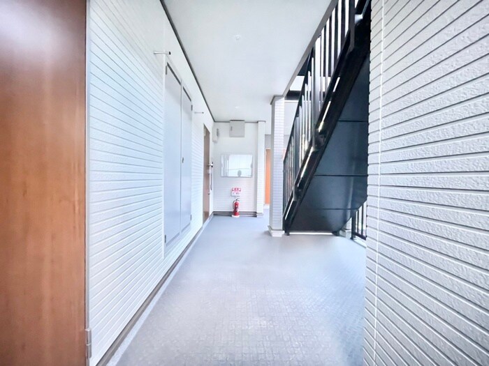 物件外観写真6　(エントランス部分)