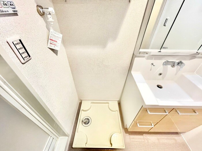 物件内観写真14　(洗濯機置場)