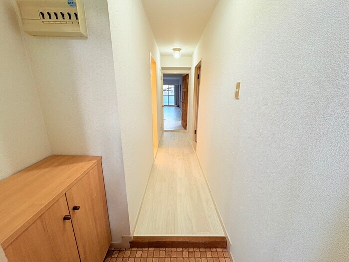 物件内観写真7　(玄関)