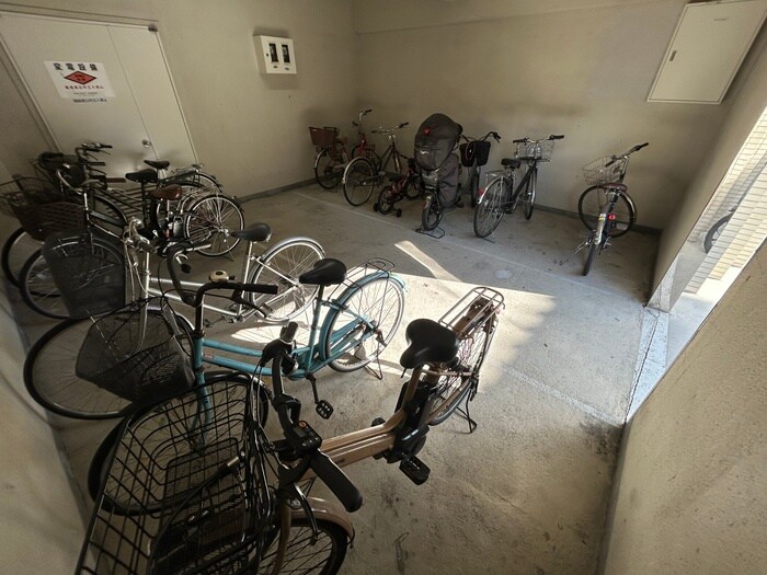 物件外観写真5　(駐輪場)