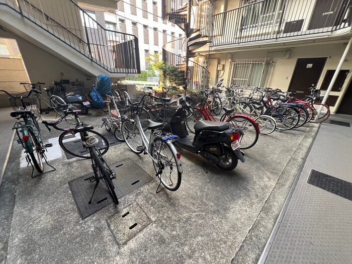 物件外観写真5　(駐輪場)