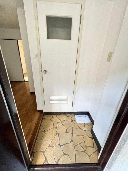 物件内観写真17　(玄関)