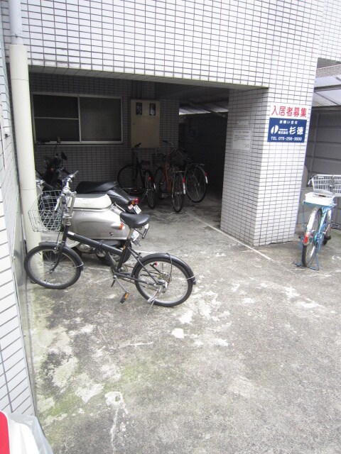 物件外観写真3　(駐輪場)