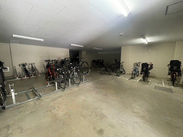 物件外観写真5　(駐輪場)