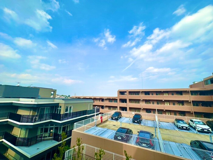 物件内観写真18　(室内からの展望)