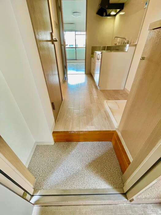 物件内観写真9　(玄関)