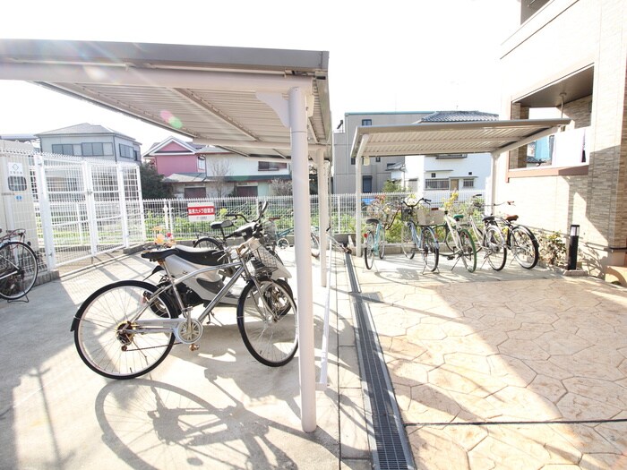 物件外観写真5　(駐輪場)