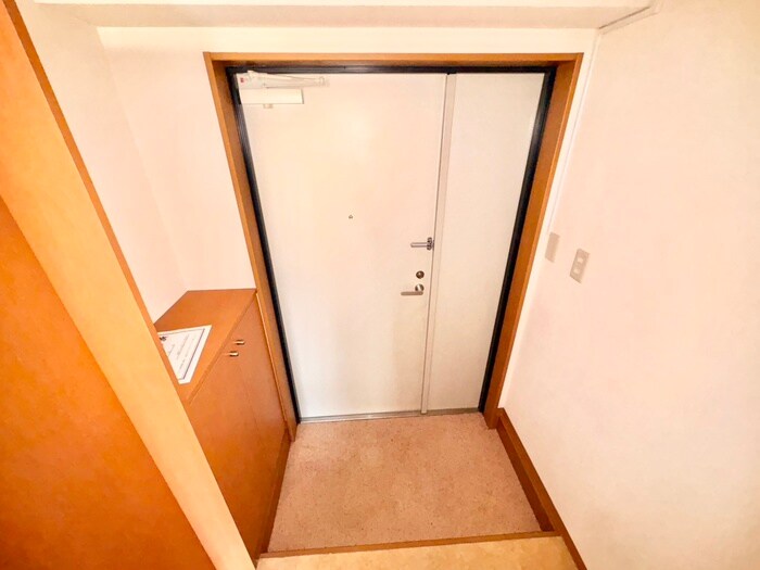物件内観写真8　(玄関)