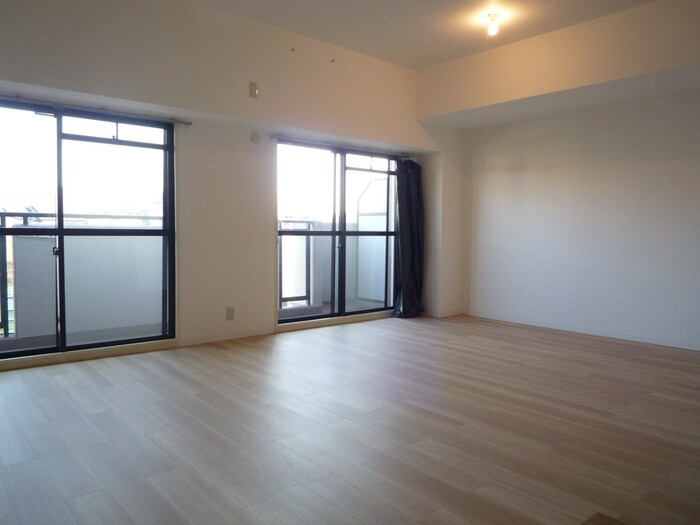 物件内観写真9　(室内からの展望)