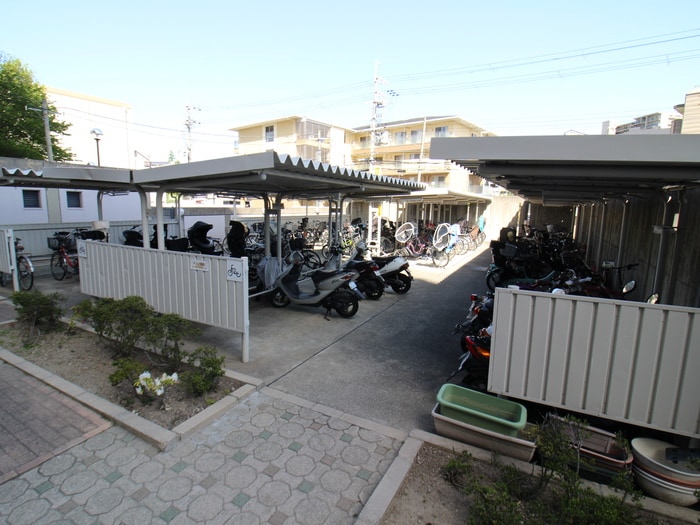 物件外観写真5　(駐輪場)