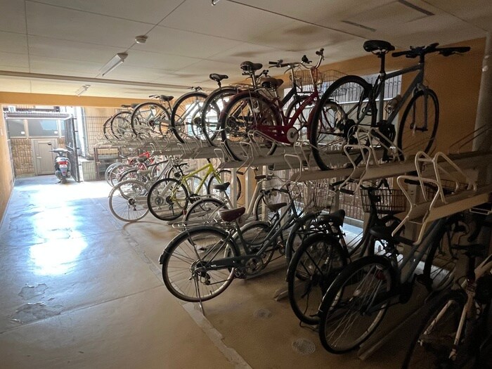 物件外観写真5　(駐輪場)