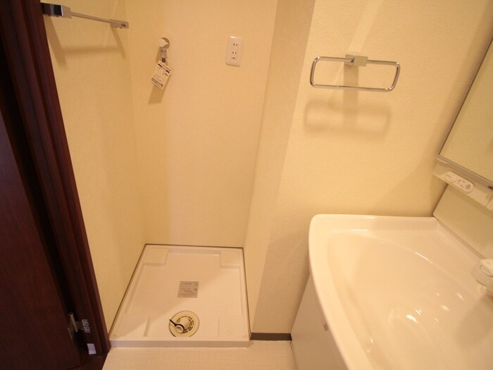 物件内観写真11　(洗濯機置場)