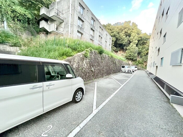 物件外観写真3　(駐車場)