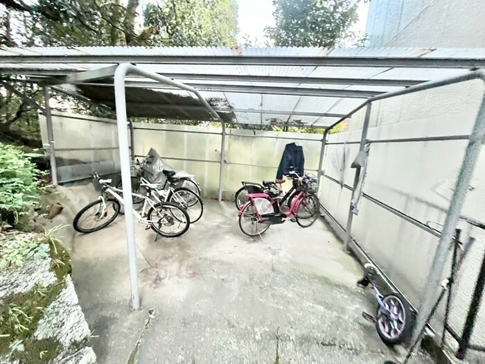 物件外観写真6　(駐輪場)