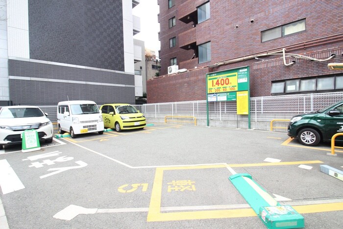 物件外観写真3　(駐車場)