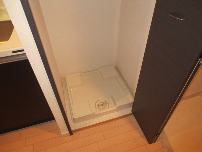 物件内観写真10　(洗濯機置場)