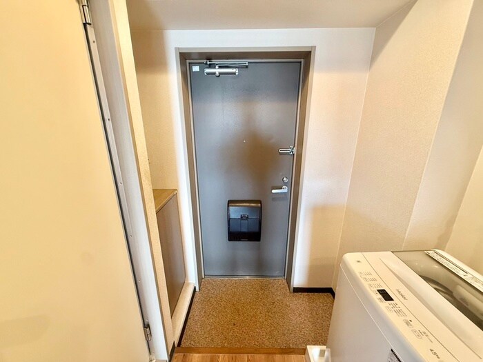 物件内観写真18　(玄関)