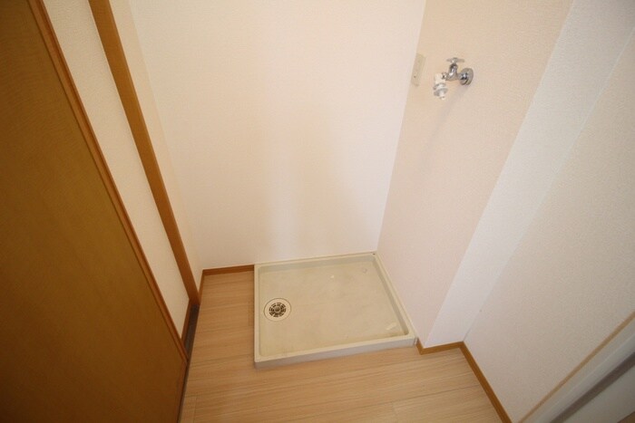 物件内観写真9　(洗濯機置場)