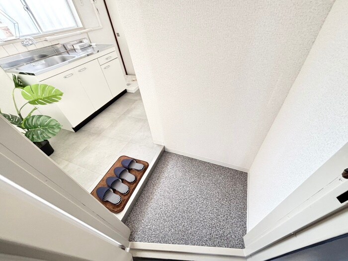 物件内観写真18　(玄関)