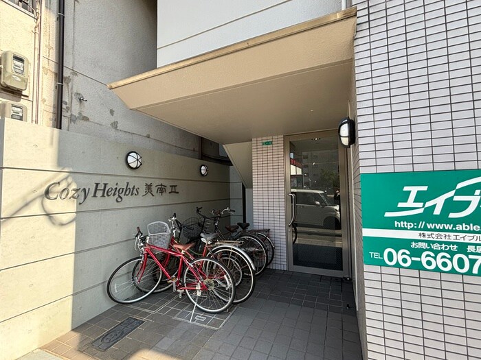 物件外観写真5　(エントランス部分)