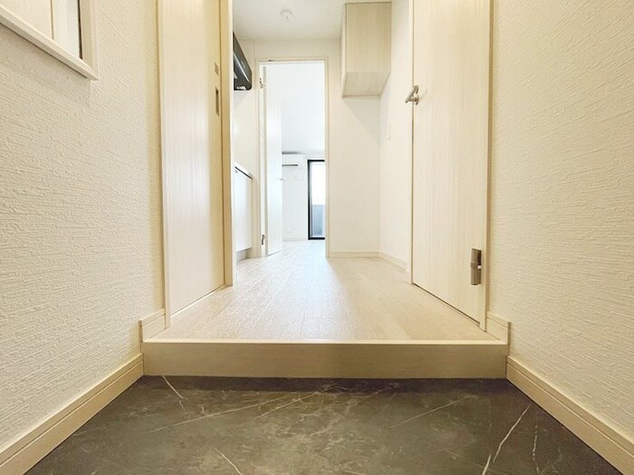 物件内観写真2　(玄関)