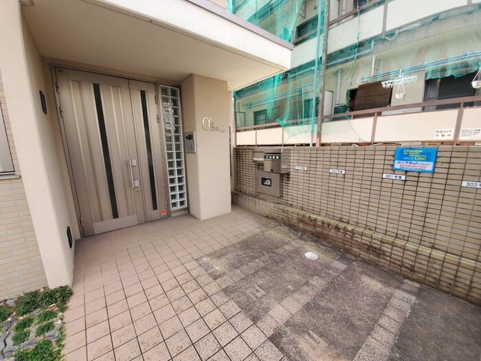 物件外観写真4　(エントランス部分)
