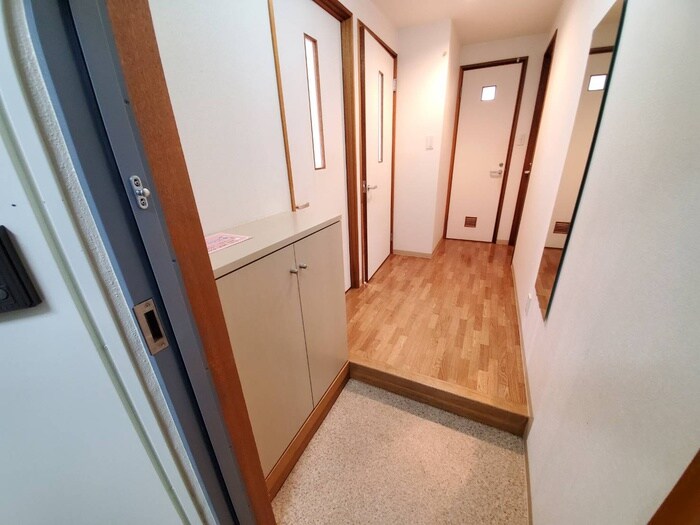 物件内観写真18　(玄関)