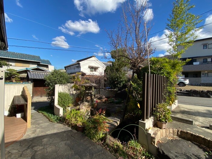 物件外観写真4　(エントランス部分)