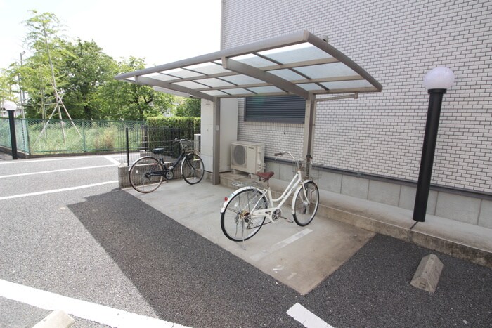 物件外観写真4　(駐輪場)