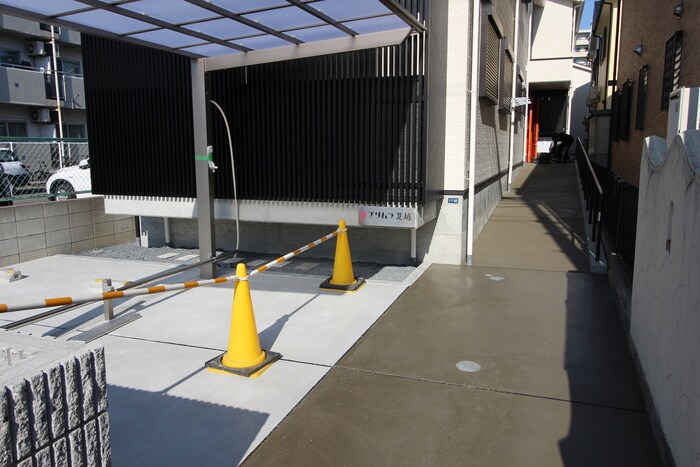 物件外観写真4　(エントランス部分)