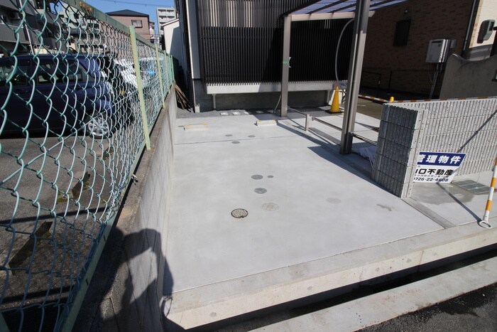 物件外観写真6　(駐車場)