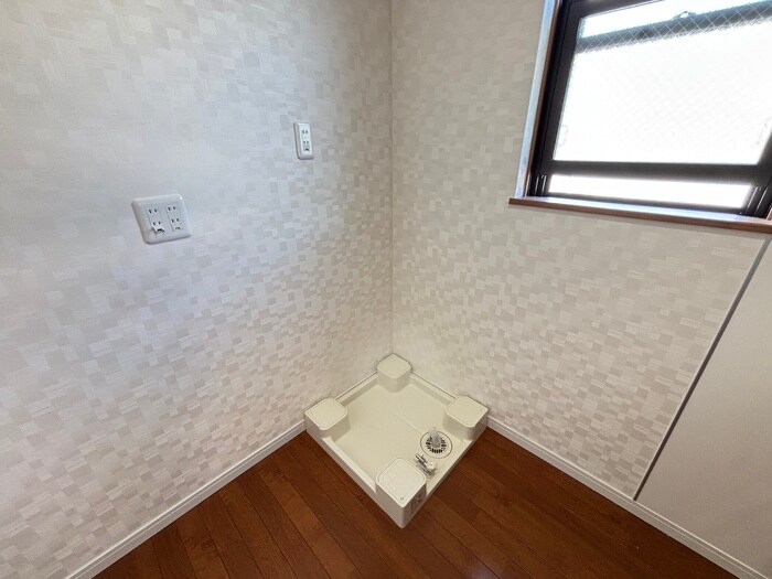 物件内観写真11　(洗濯機置場)