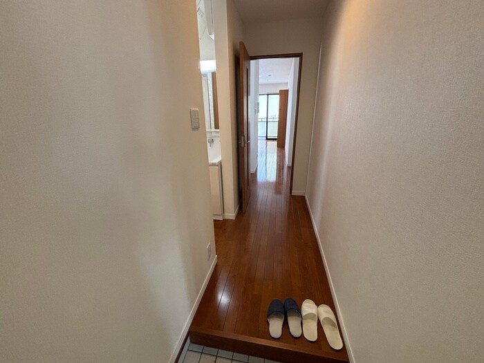 物件内観写真16　(廊下)