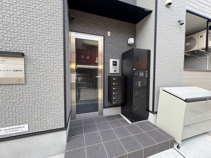 物件外観写真2　(エントランス部分)
