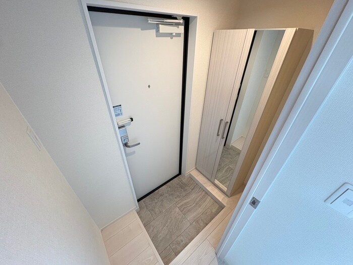 物件内観写真10　(玄関)