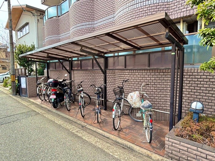物件外観写真5　(駐輪場)