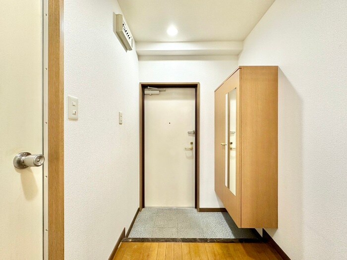 物件内観写真15　(玄関)